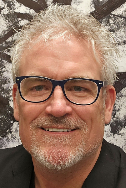 Stew MacInnes, Agent